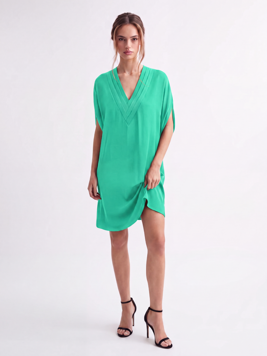 FENWICK Women's V-Neck Cold-Shoulder Shift Mini Dress
