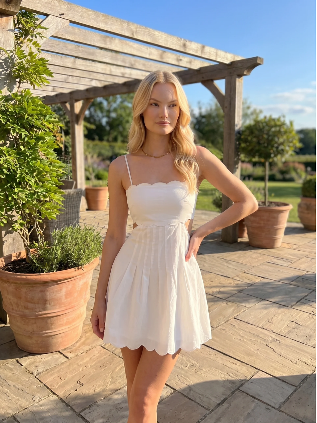 JUNOESQUE Women's Scalloped Cutout Pleated Mini Dress