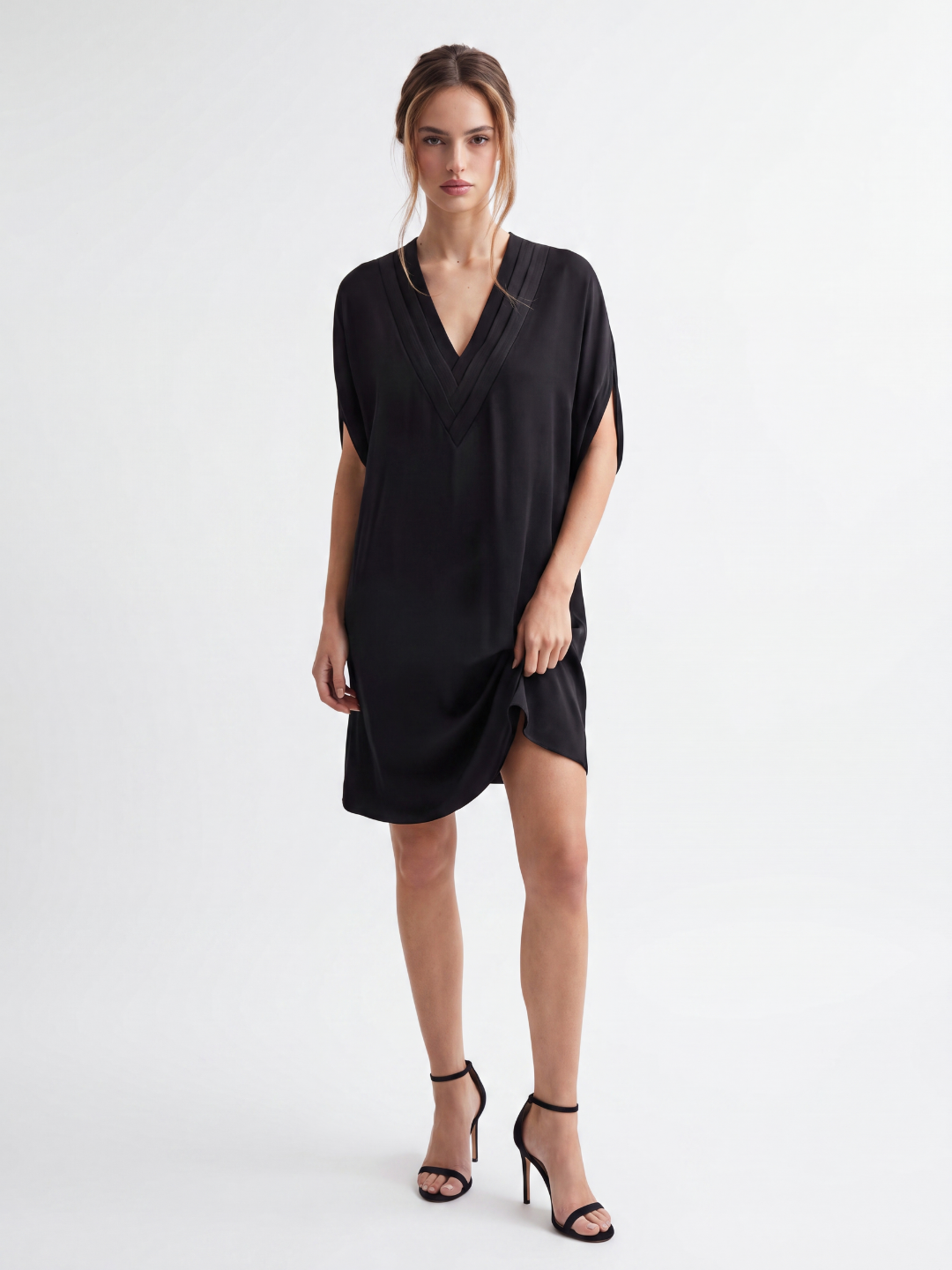 FENWICK Women's V-Neck Cold-Shoulder Shift Mini Dress