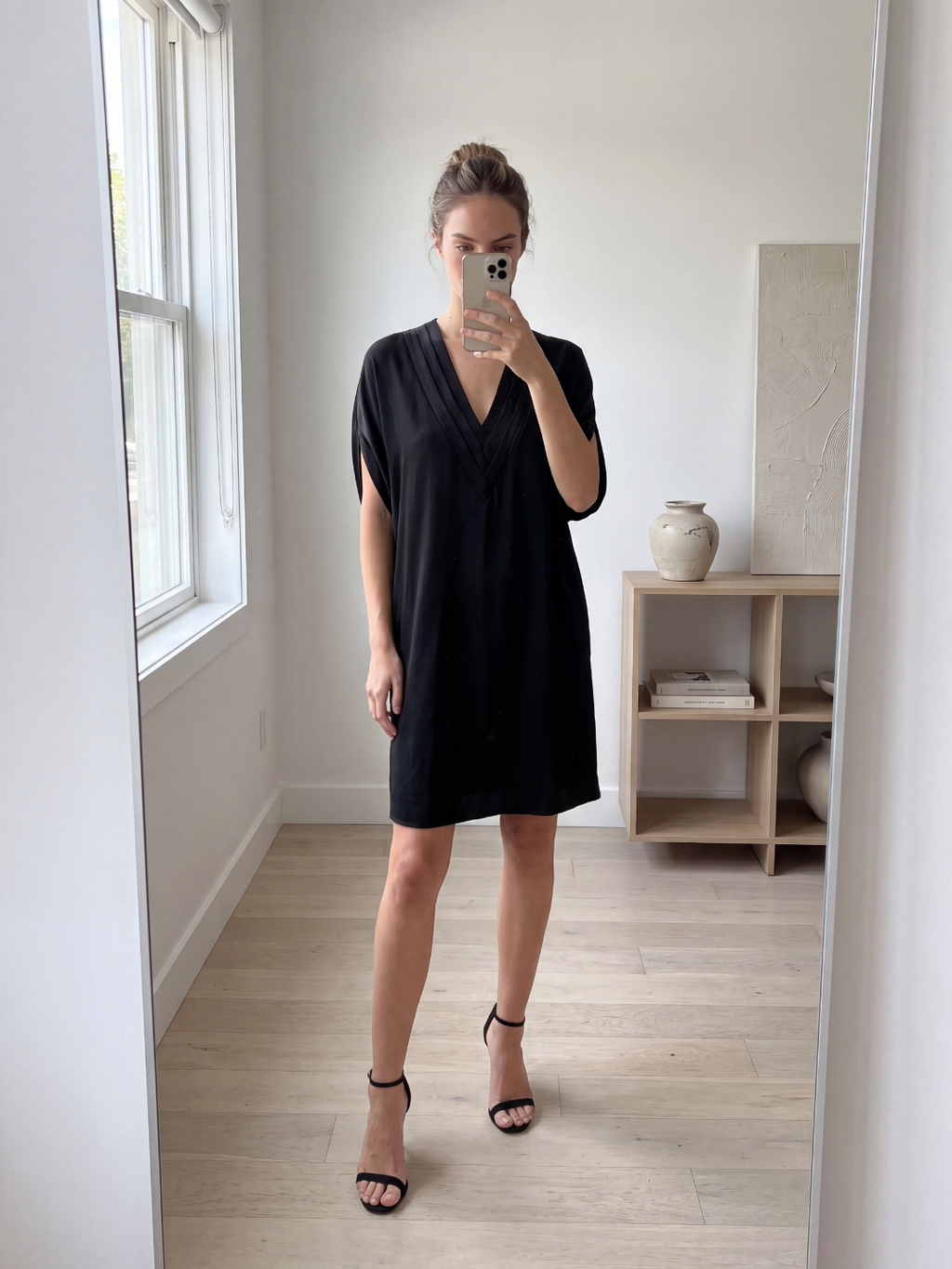 FENWICK Women's V-Neck Cold-Shoulder Shift Mini Dress